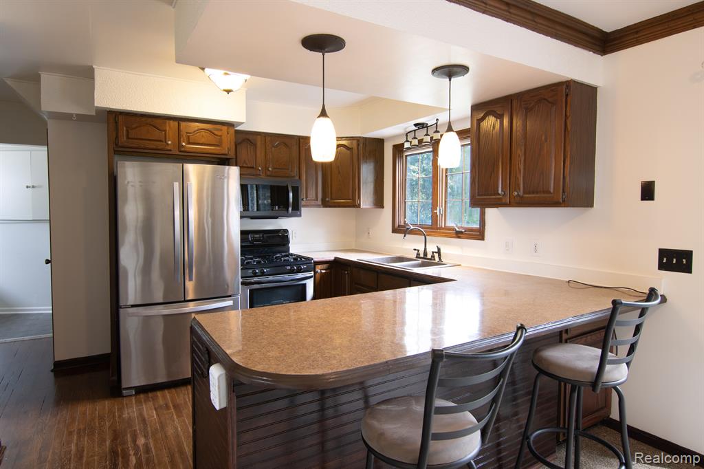 2312 South Long Lake Road Fenton, MI 48430 - Photo 2 of 22
