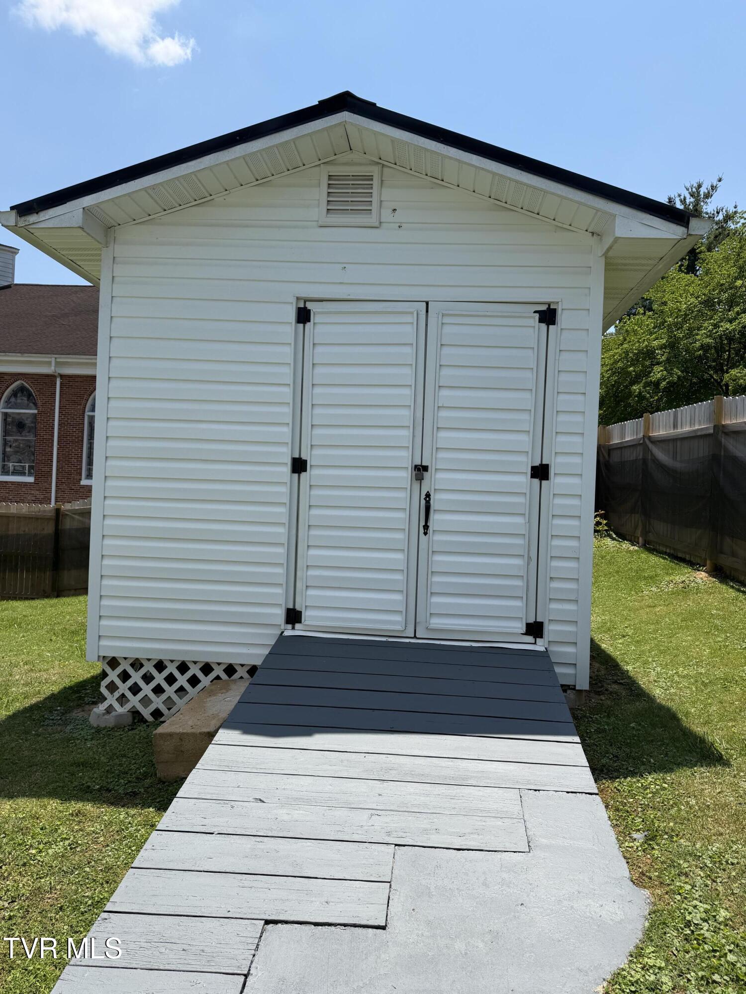 103 Commodore Avenue Elizabethton, TN 37643 - Photo 39 of 45 IMG_0706