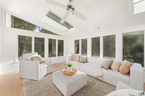 $1,750,000 | 32 Silver Ridge Common, Weston, CT 06883