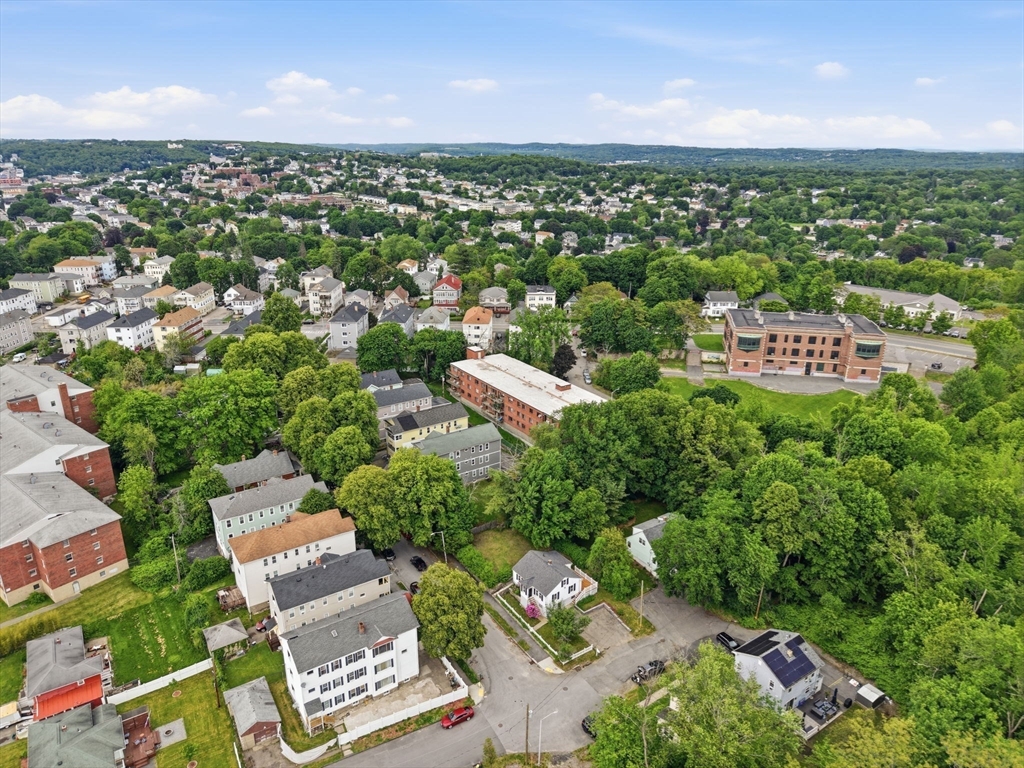 41 Bridgeport Street Worcester, MA 01604 - Photo 32 of 34