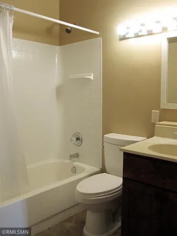 $975 | 118 Spring Street, Unit 2, Somerset, WI 54025