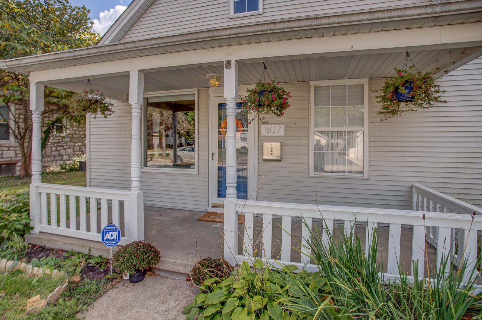 807 Hawley Avenue Alton, IL 62002 - Photo 3 of 45 Gallery Image 3