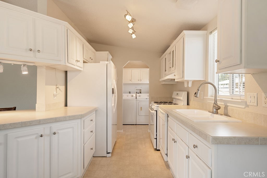840 East Foothill, Unit 84 Azusa, CA 91702 - Photo 19 of 47