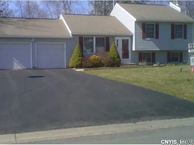 $2,300 | 9578 Clarecastle Path, Cicero, NY 13029