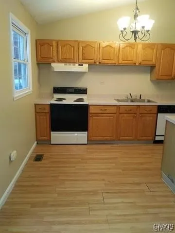 $2,300 | 9578 Clarecastle Path, Cicero, NY 13029