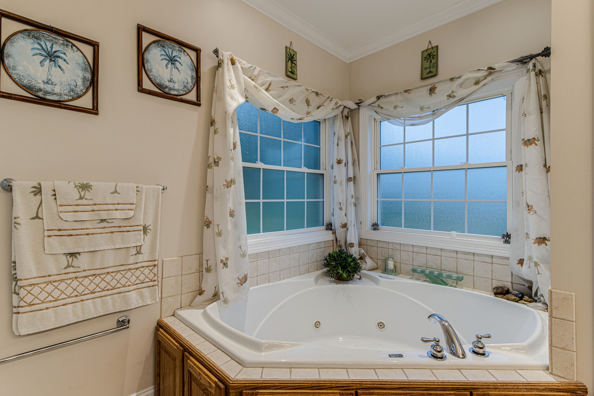 481 Matts Hollow Road Manchester, TN 37355 - Photo 25 of 42 a bathroom with a bathtub and shower