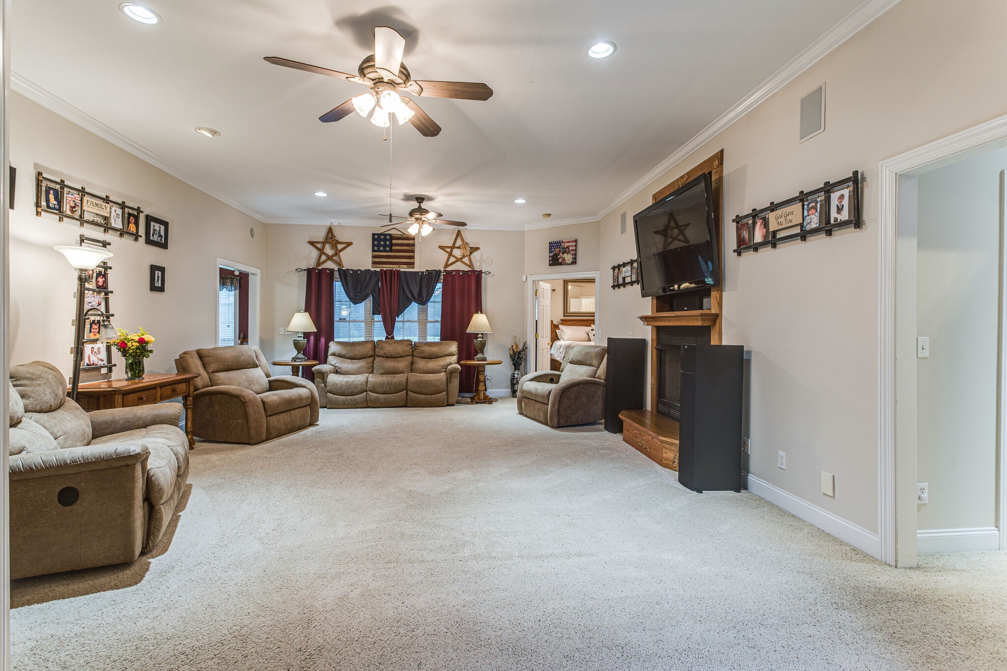 481 Matts Hollow Road Manchester, TN 37355 - Photo 9 of 42 a living room with furniture and kitchen view