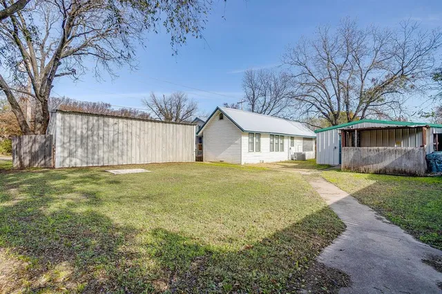 $195,000 | 206 Bateman Street, Meridian, TX 76665