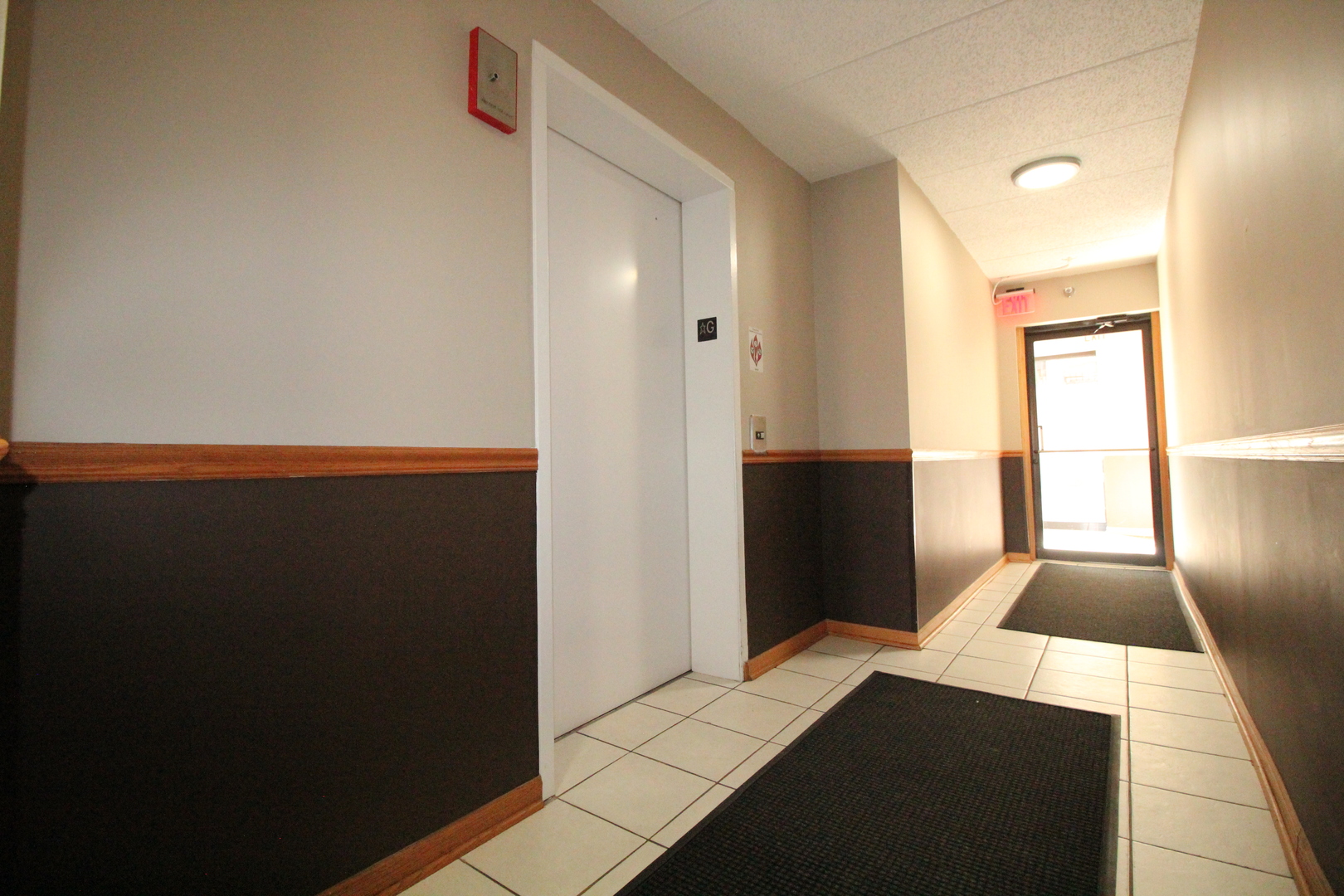 6248 South Gullikson Road, Unit 4E Chicago, IL 60638 - Photo 3 of 30 Gallery Image 3