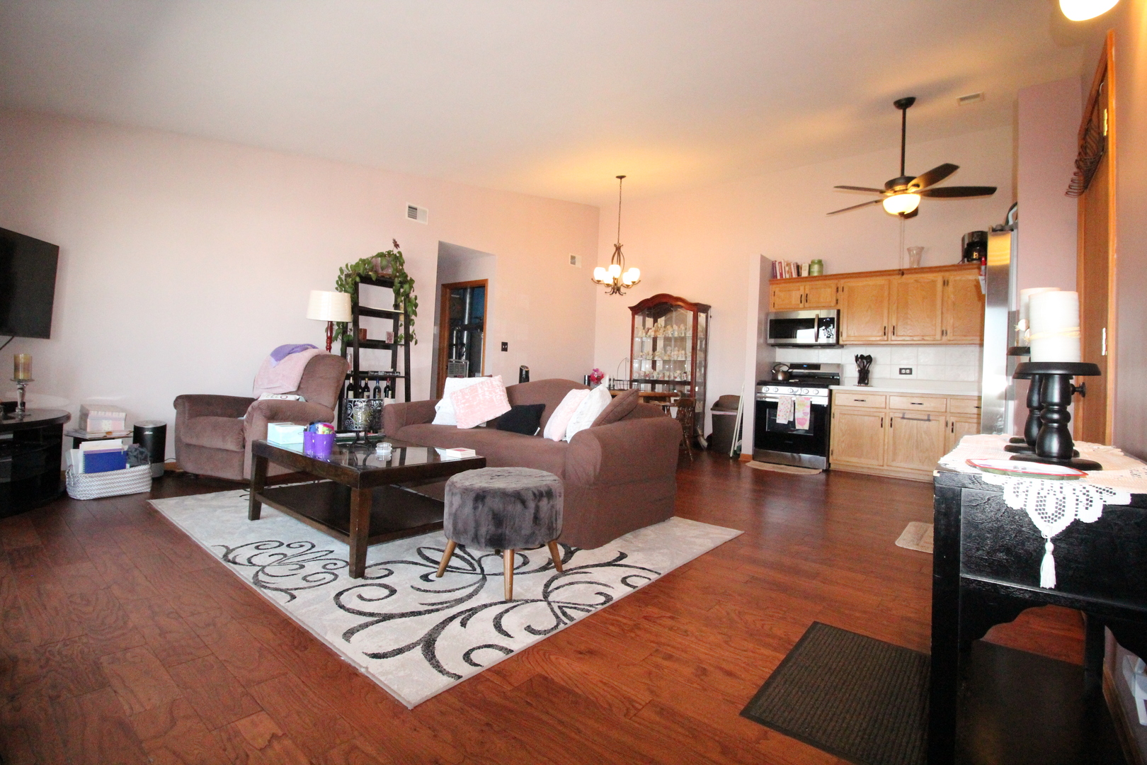 6248 South Gullikson Road, Unit 4E Chicago, IL 60638 - Photo 4 of 30 Gallery Image 4