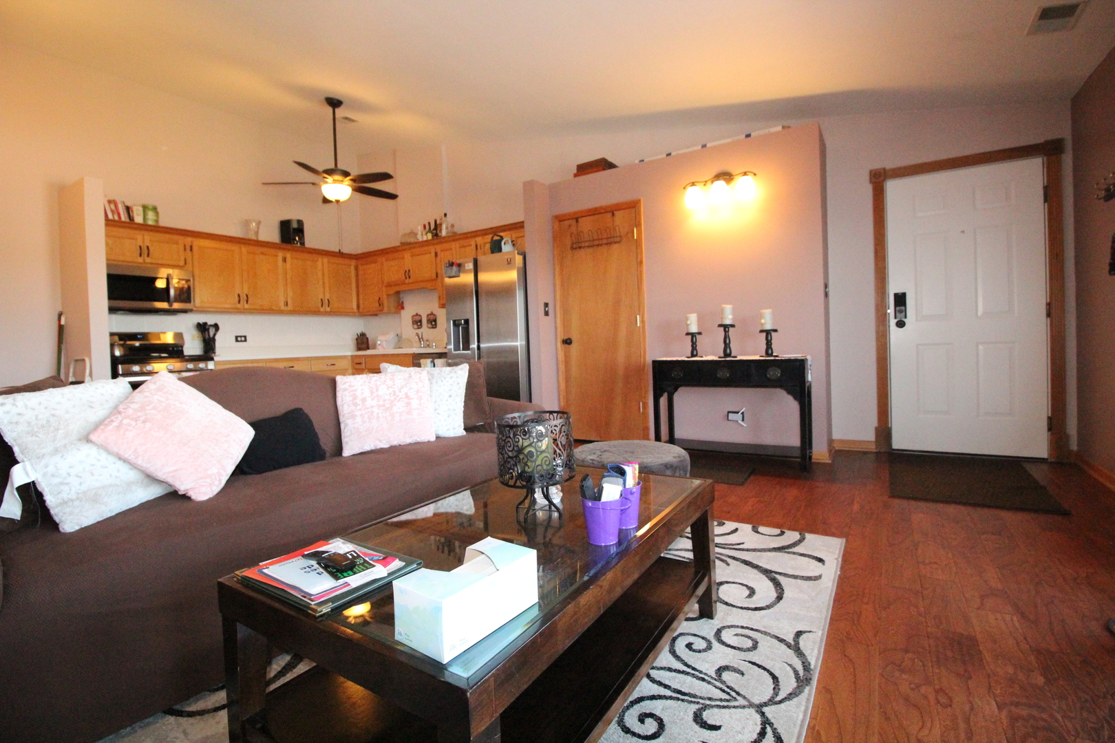 6248 South Gullikson Road, Unit 4E Chicago, IL 60638 - Photo 5 of 30 Gallery Image 5