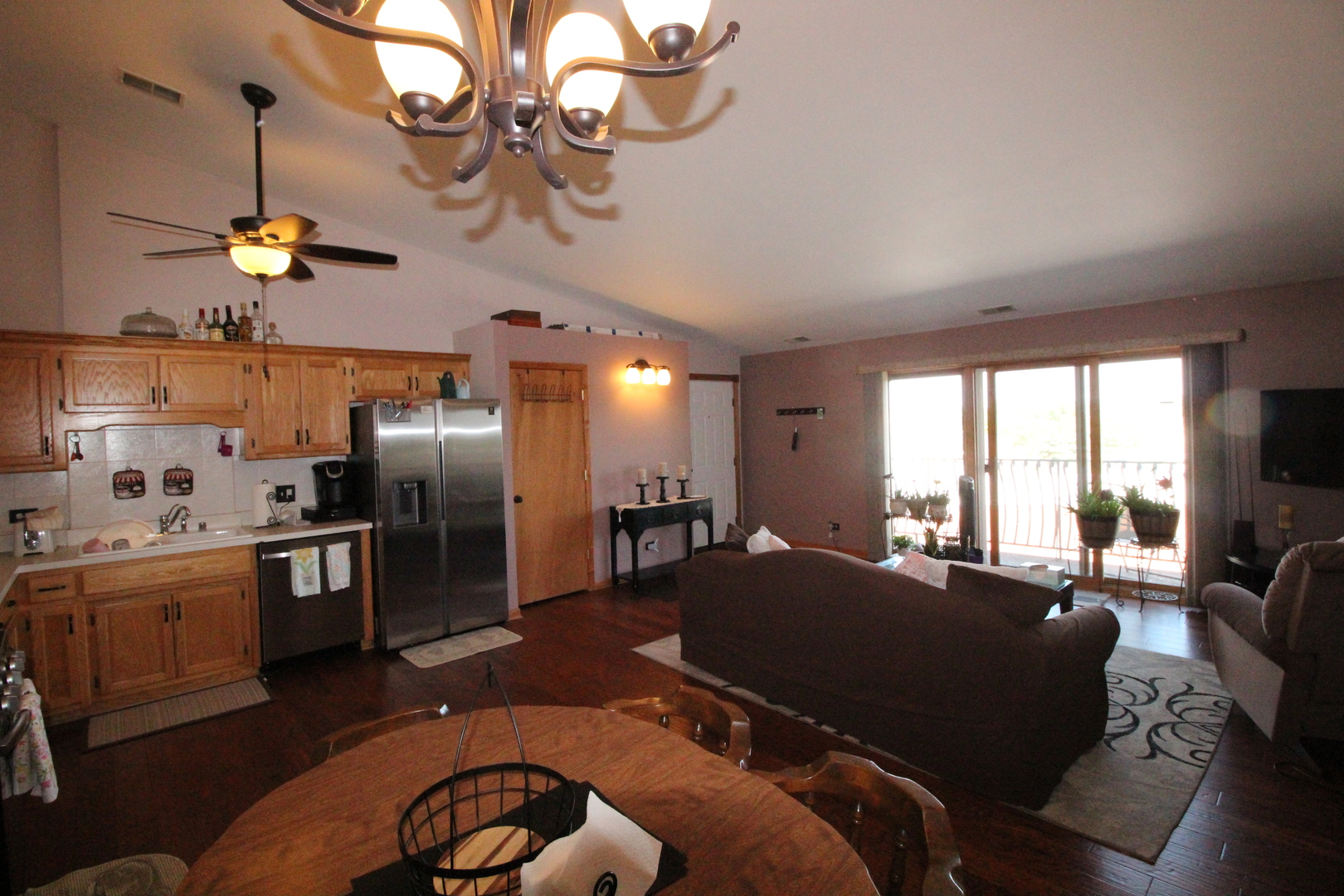 6248 South Gullikson Road, Unit 4E Chicago, IL 60638 - Photo 7 of 30 Gallery Image 7