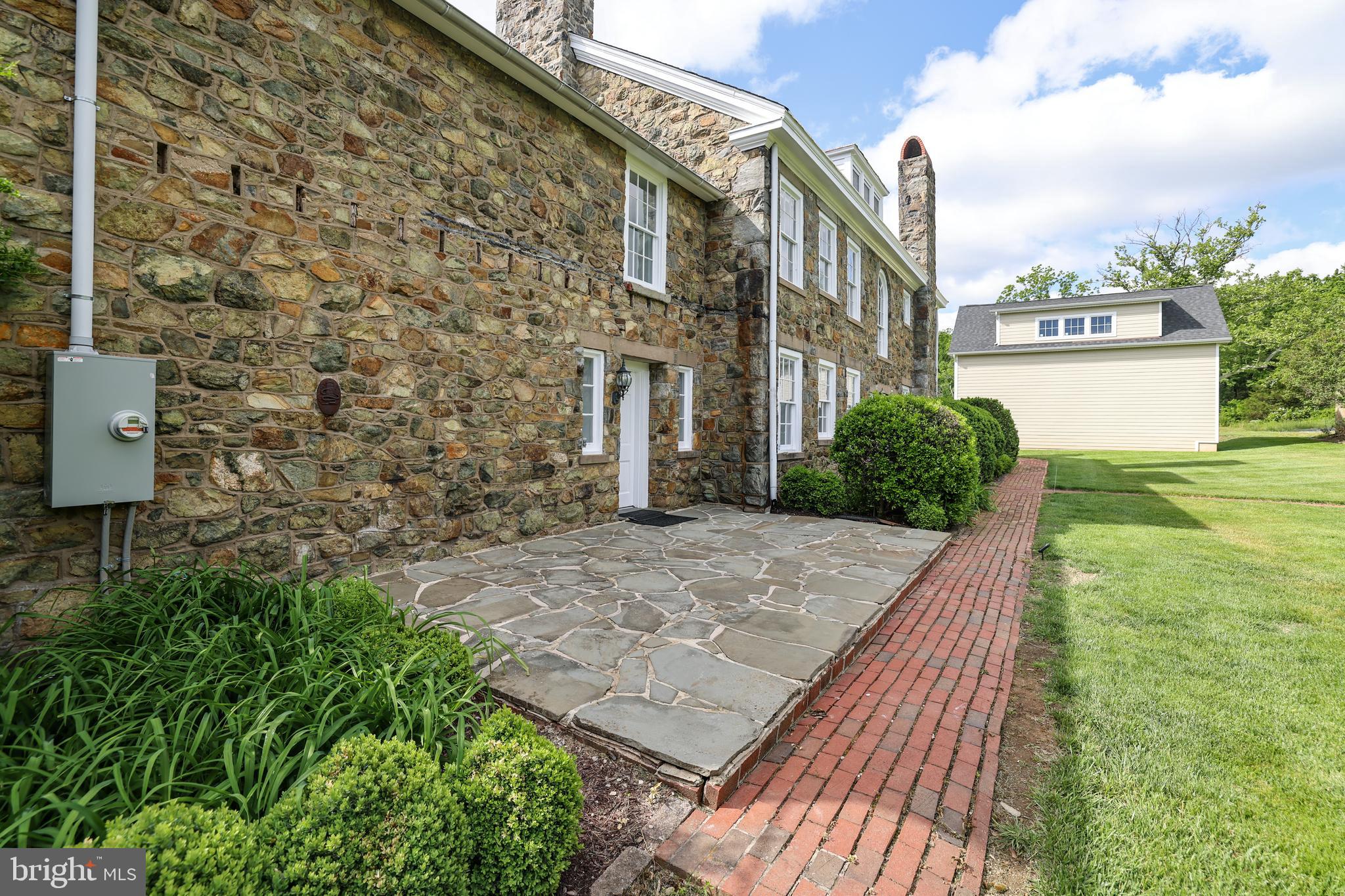17781 Roxbury Hall Road Leesburg, VA 20175 - Photo 13 of 107 Back stone patio on main residence