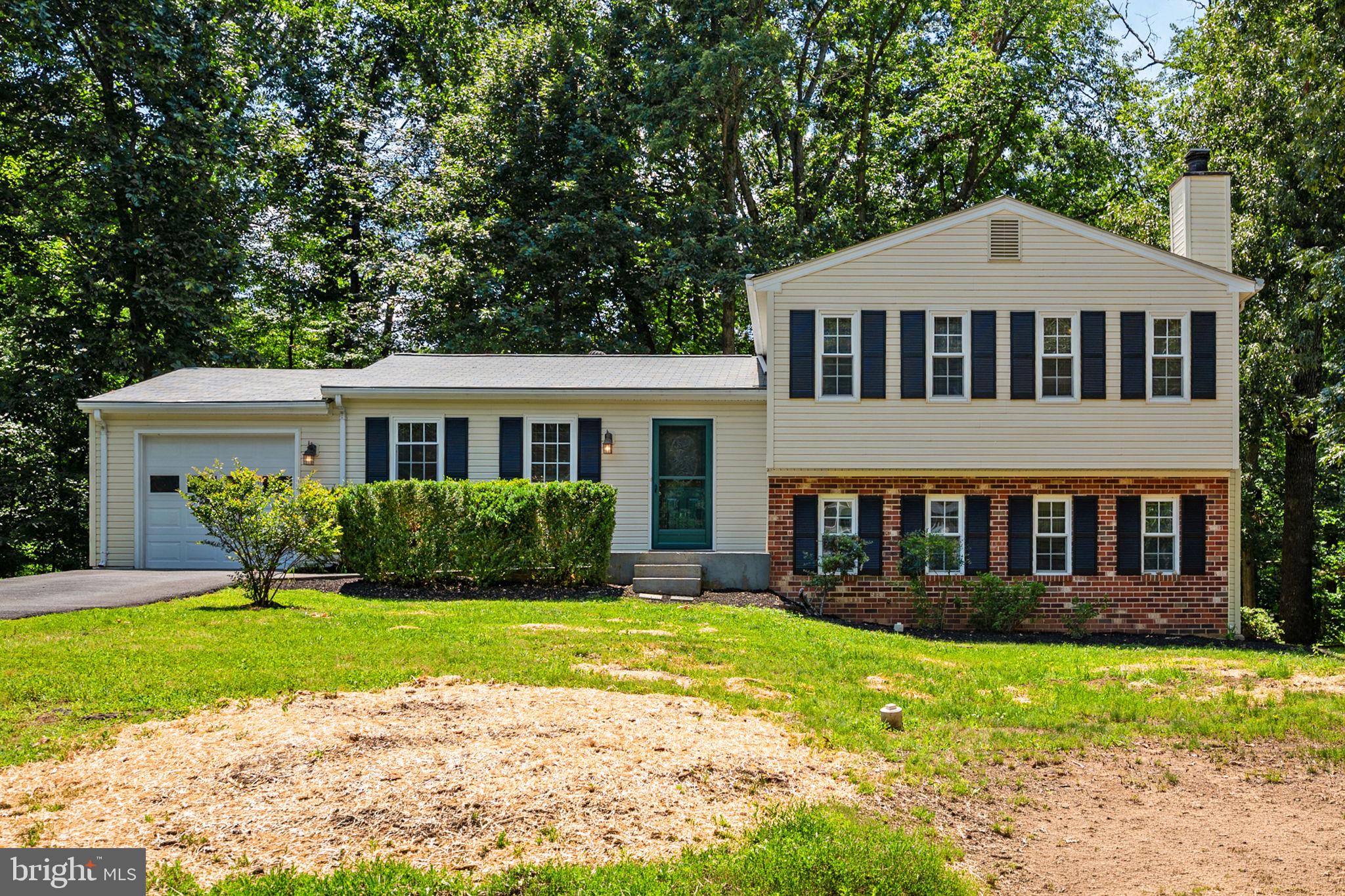 2422 Ivywood Road Reston, VA 20191 - Photo 3 of 72 Welsome home!