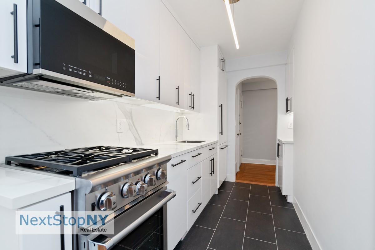 414 East 52nd Street, Unit 8F Manhattan, NY 10022 - Photo 7 of 9