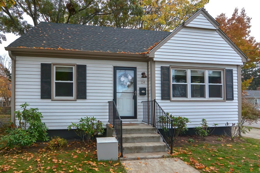 114 Brook Avenue Riverside, RI 02915 - Photo 1 of 39 Gallery Image 1
