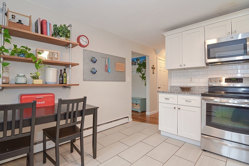 114 Brook Avenue Riverside, RI 02915 - Photo 11 of 39 Gallery Image 11