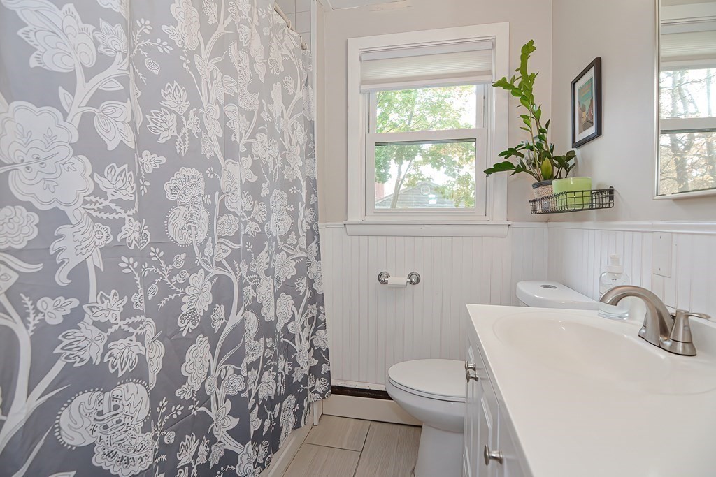 114 Brook Avenue Riverside, RI 02915 - Photo 23 of 39 Gallery Image 23