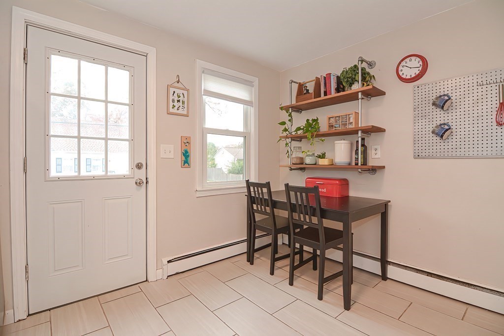114 Brook Avenue Riverside, RI 02915 - Photo 4 of 39 Gallery Image 4