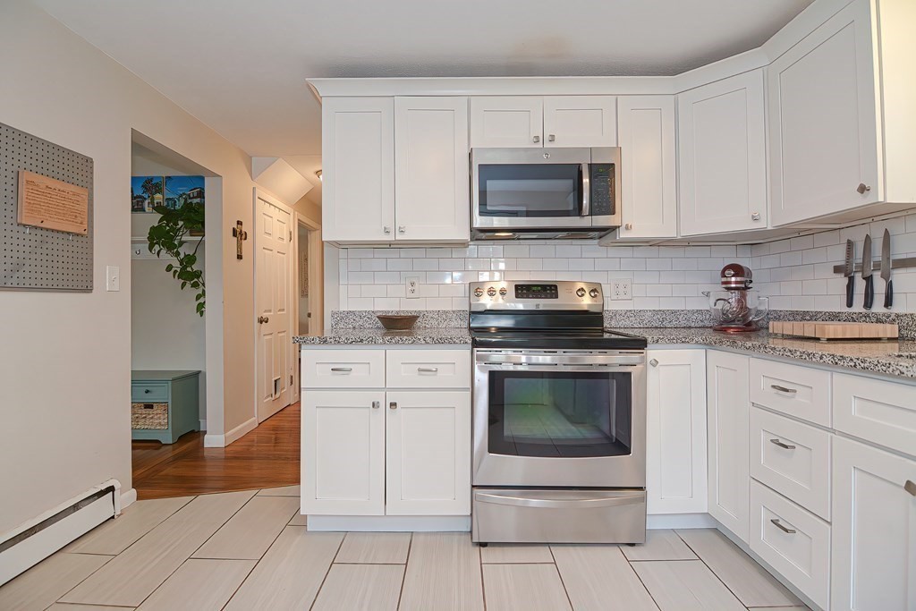 114 Brook Avenue Riverside, RI 02915 - Photo 9 of 39 Gallery Image 9