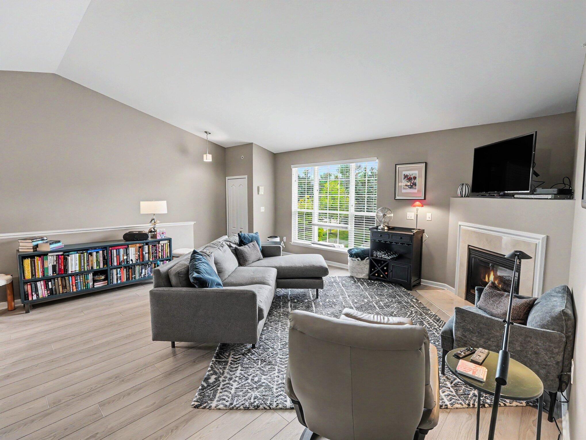 404 Riversedge Drive Saline, MI 48176 - Photo 4 of 25 004_file_7035