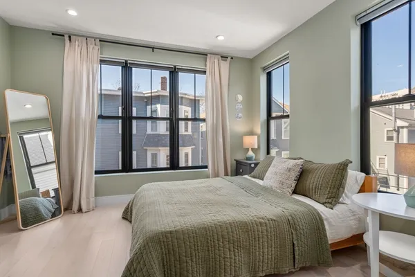 $1,150,000 | 3 South Whitney Street, Unit 4, Boston, MA 02120