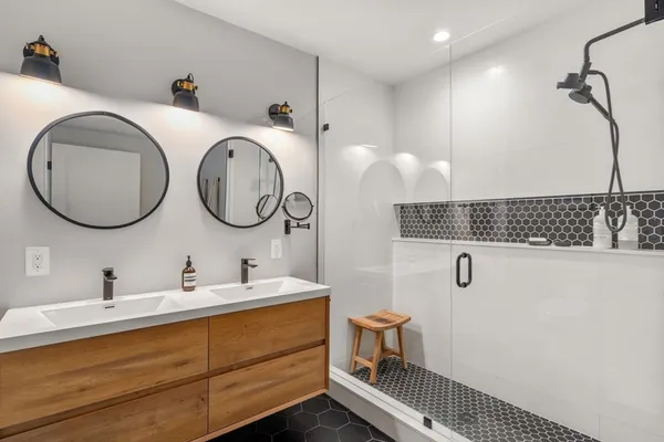 $1,150,000 | 3 South Whitney Street, Unit 4, Boston, MA 02120