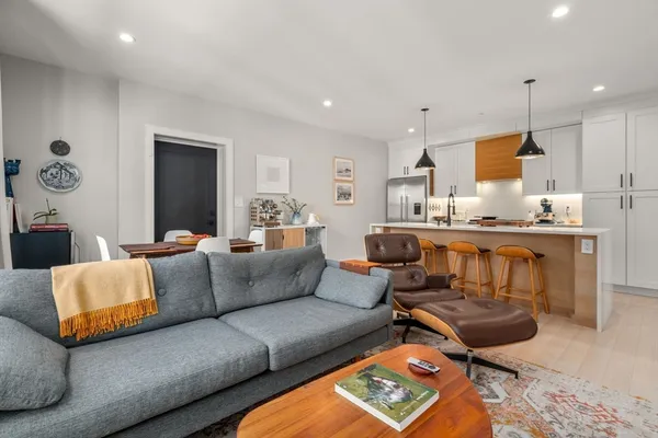 $1,150,000 | 3 South Whitney Street, Unit 4, Boston, MA 02120