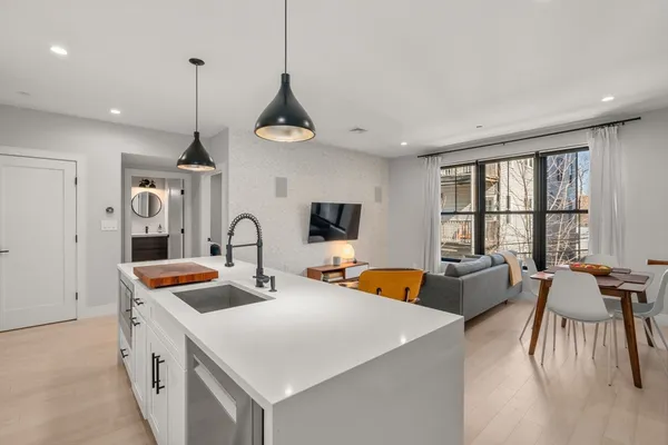 $1,150,000 | 3 South Whitney Street, Unit 4, Boston, MA 02120