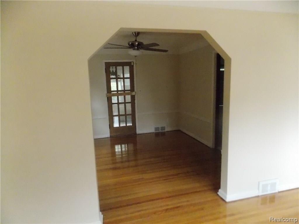 17208 Annchester Road Detroit, MI 48219 - Photo 5 of 23 DSCN7423.JPG