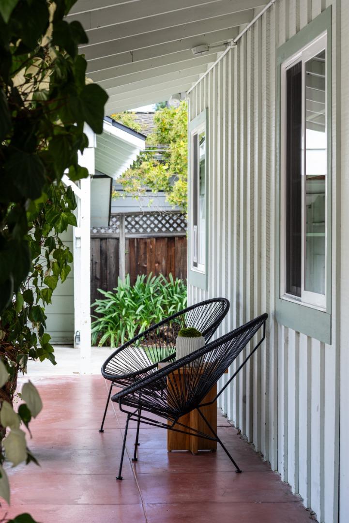 317 Bay Road Menlo Park, CA 94025 - Photo 4 of 26 a backyard of a house with table and chairs