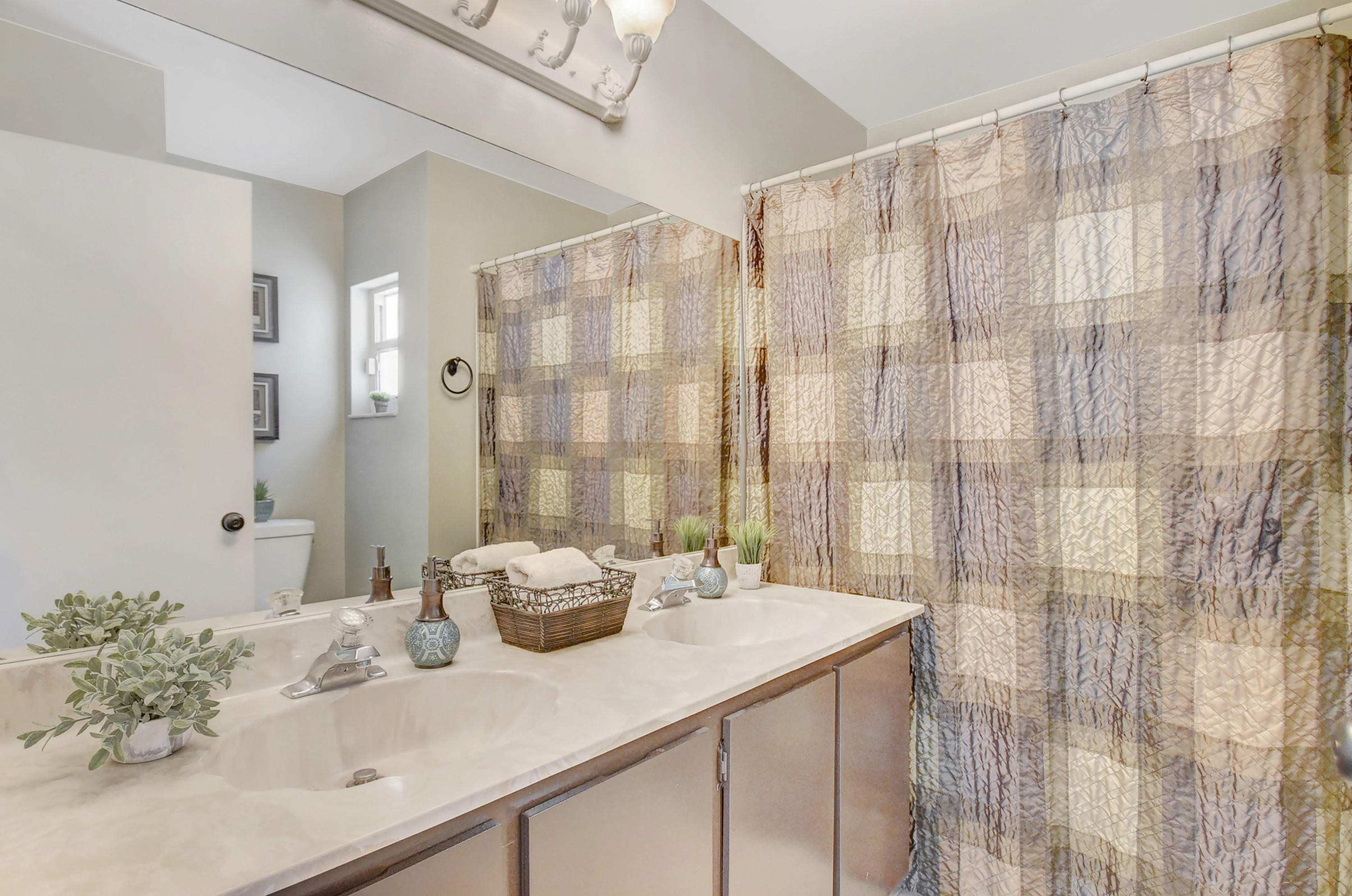 21050 Rustlewood Avenue Boca Raton, FL 33428 - Photo 27 of 44 Guest Bath