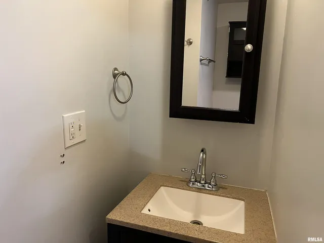 $124,900 | 500 North Diamond Street, Jacksonville, IL 62650