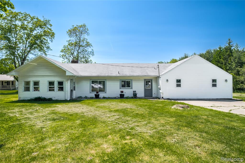 12238 Jennings Road Linden, MI 48451 - Photo 2 of 33