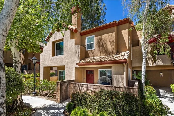 $499,900 | 22701 Copper Hill Drive, Unit 33, Saugus, CA 91350