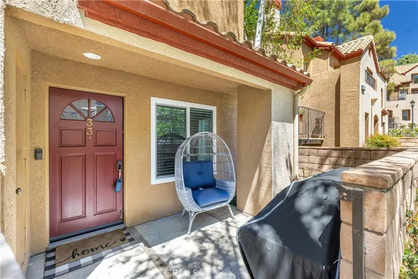 $499,900 | 22701 Copper Hill Drive, Unit 33, Saugus, CA 91350