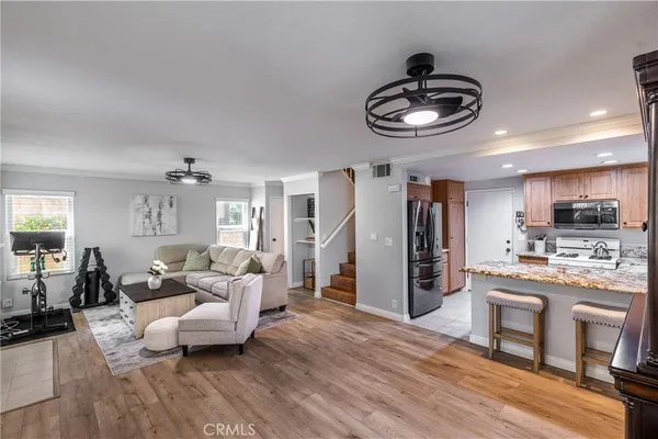 $499,900 | 22701 Copper Hill Drive, Unit 33, Saugus, CA 91350