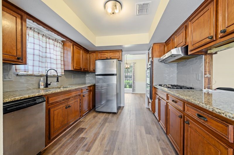 4910 Teton Street Houston, TX 77033 - Photo 11 of 27
