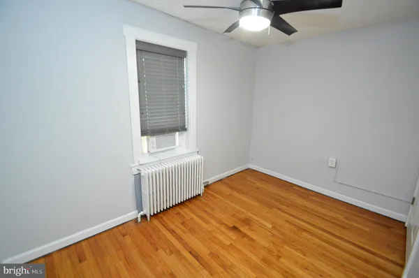 $1,875 | 241 High Street, Unit 5, Burlington, NJ 08016