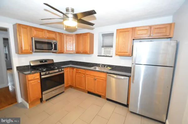 $1,875 | 241 High Street, Unit 5, Burlington, NJ 08016