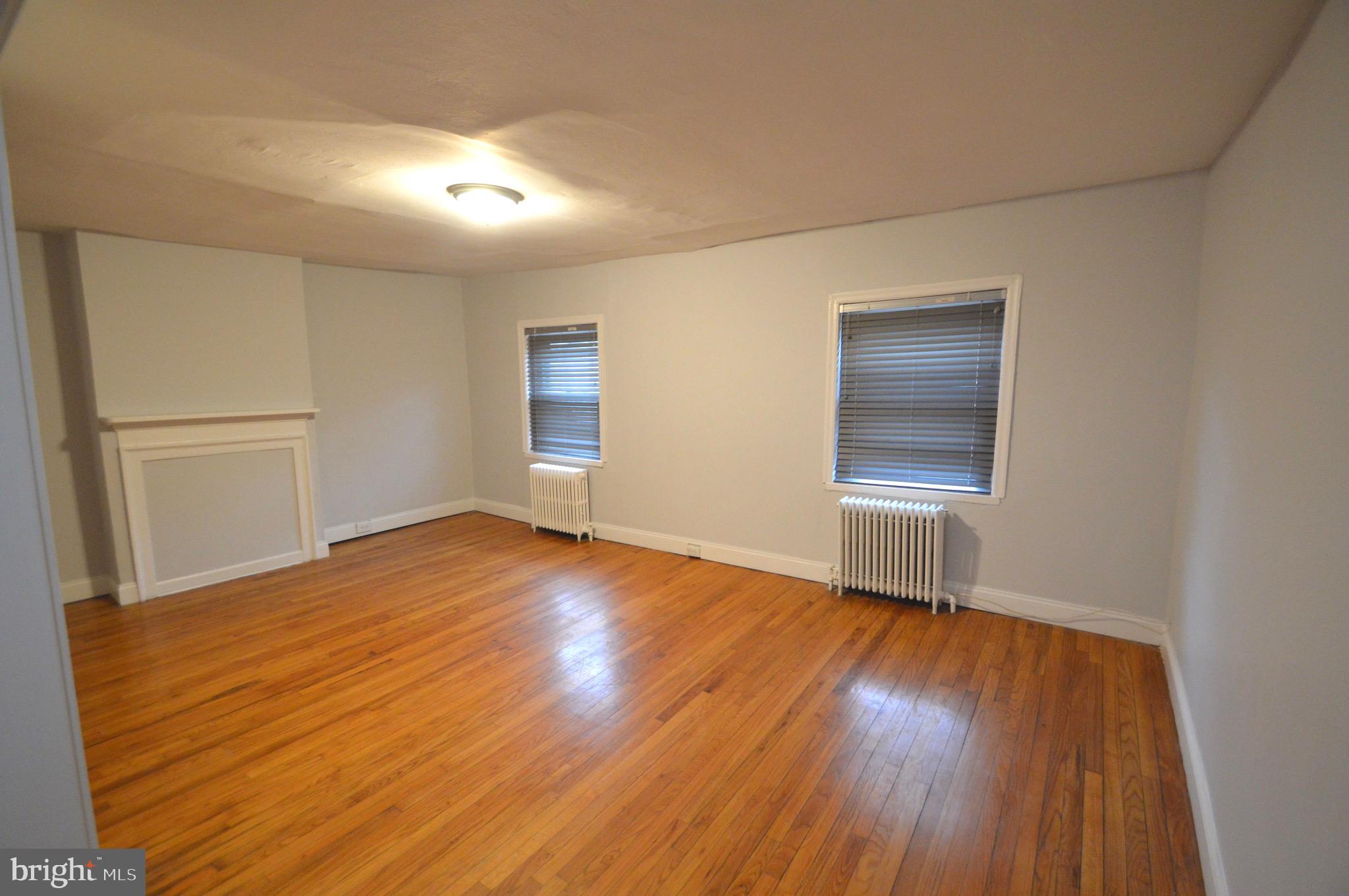 241 High Street, Unit 5 Burlington, NJ 08016 - Photo 3 of 12 Living Room