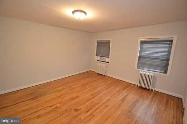 $1,875 | 241 High Street, Unit 5, Burlington, NJ 08016