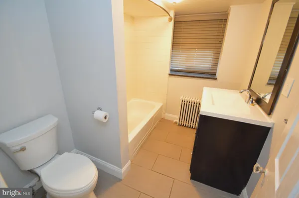 $1,875 | 241 High Street, Unit 5, Burlington, NJ 08016