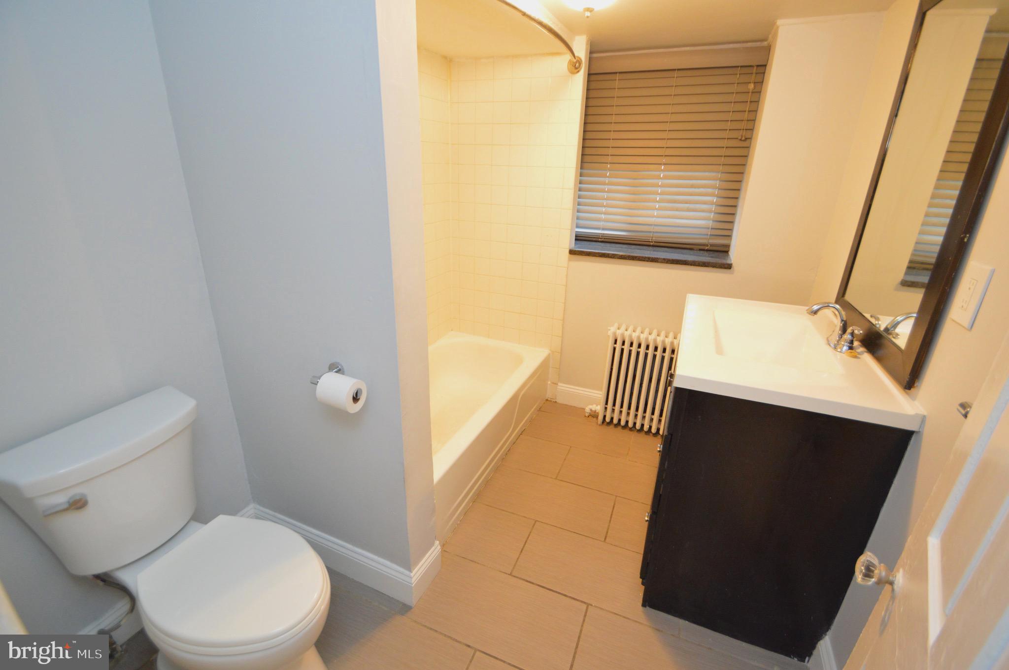 241 High Street, Unit 5 Burlington, NJ 08016 - Photo 8 of 12 Full Bath