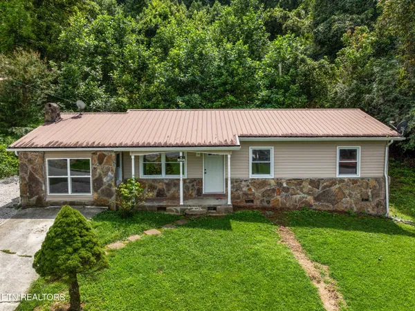 $214,900 | 232 East Robbins Street, Jellico, TN 37762