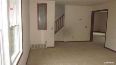 9305 Willow Road Willis, MI 48191 - Photo 10 of 20 Entrance/Living Room