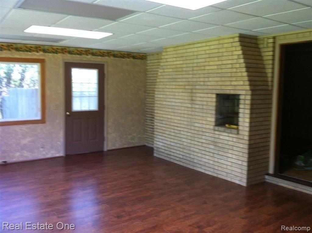 2705 Fisher Road Howell, MI 48855 - Photo 18 of 25 photo-11.JPG