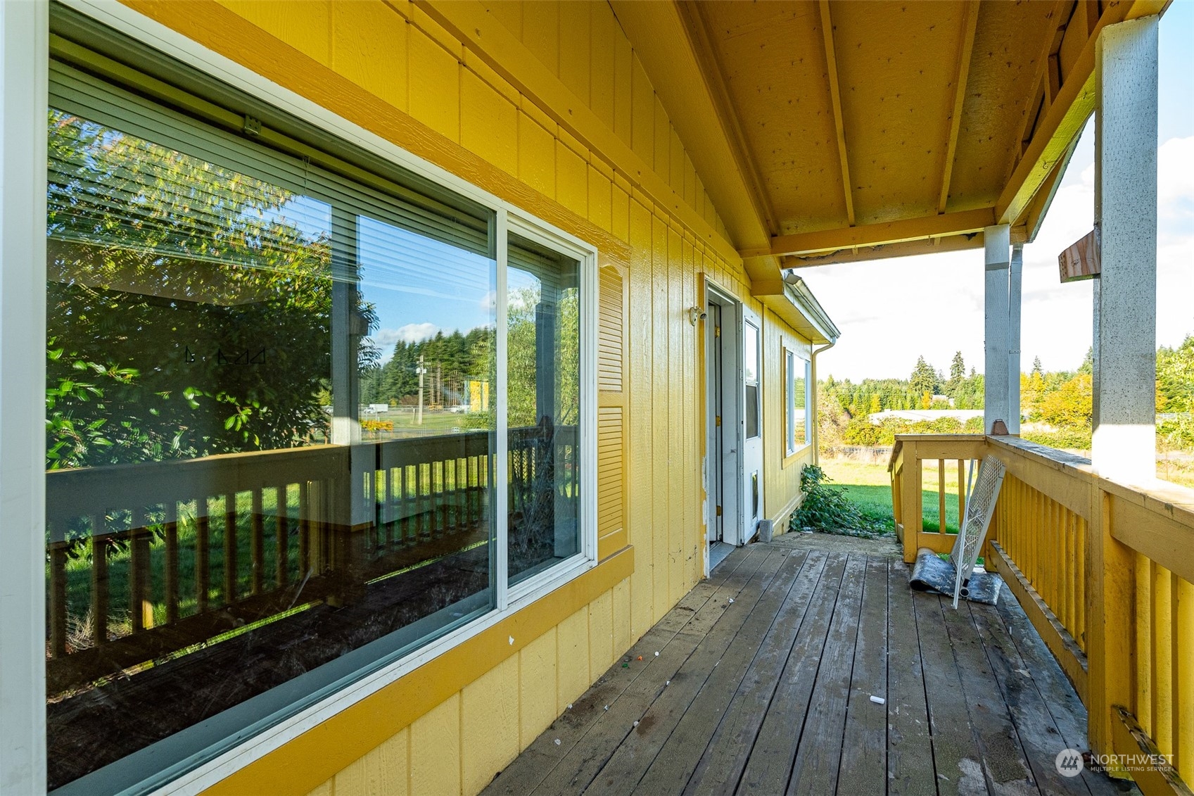 106 # 4 Bay Road Winlock, WA 98596 - Photo 8 of 36 a view of a balcony with wooden floor