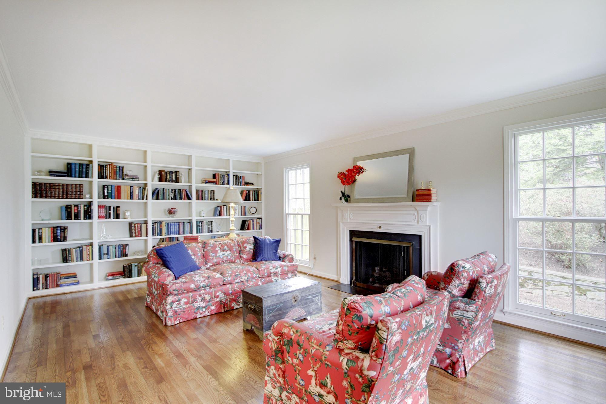 7904 Greentree Road Bethesda, MD 20817 - Photo 14 of 30 Living Room