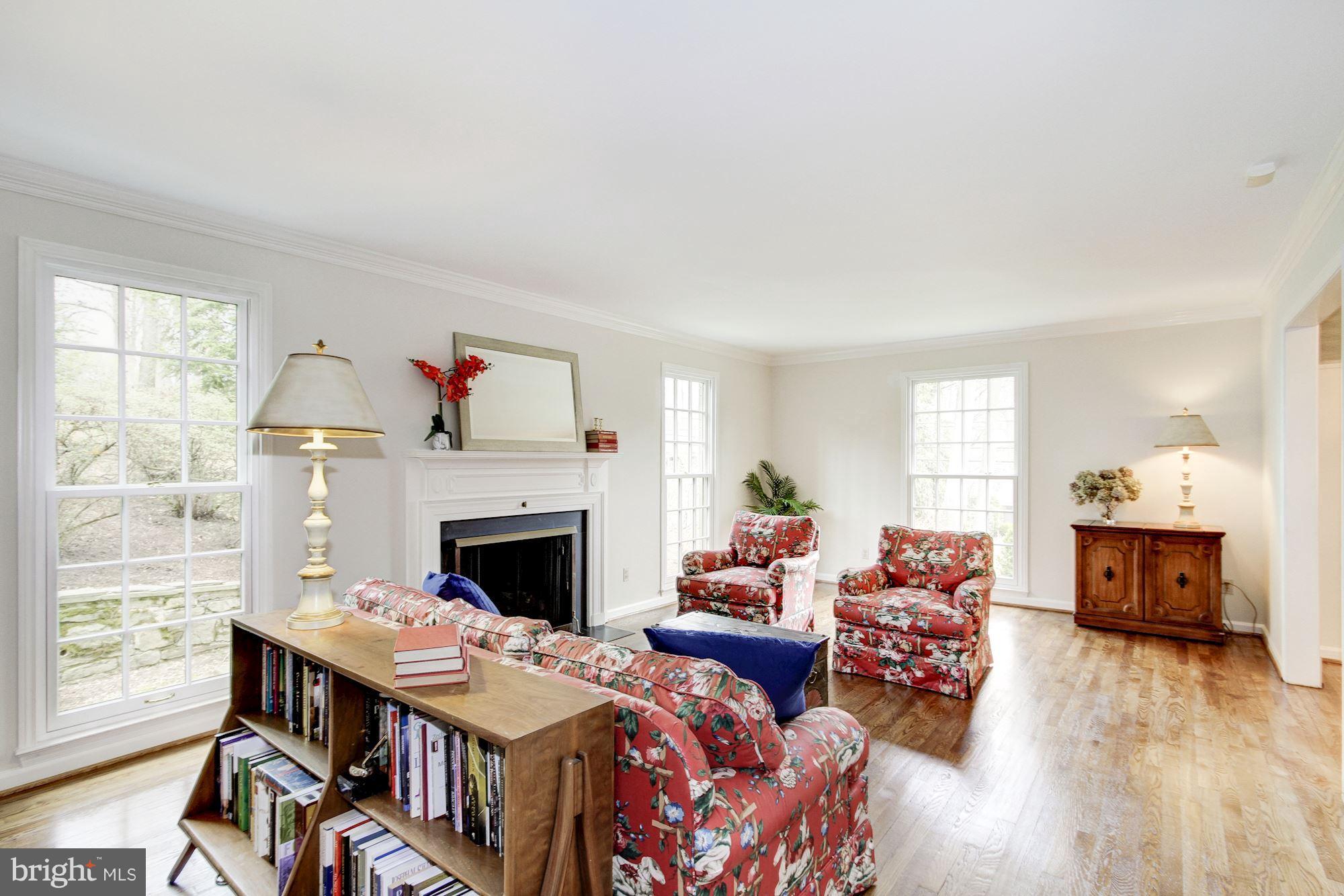 7904 Greentree Road Bethesda, MD 20817 - Photo 15 of 30 Living Room